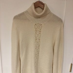 LOFT-CROCHETED FRONT TURTLENECK